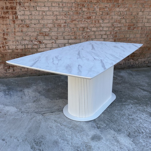 Прямокутний стіл HPL Овальна основа з нагелів на пластині (Мармур Леванто білий)