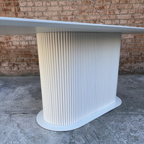 Прямокутний стіл HPL Овальна основа з нагелів на пластині (Мармур Леванто білий)