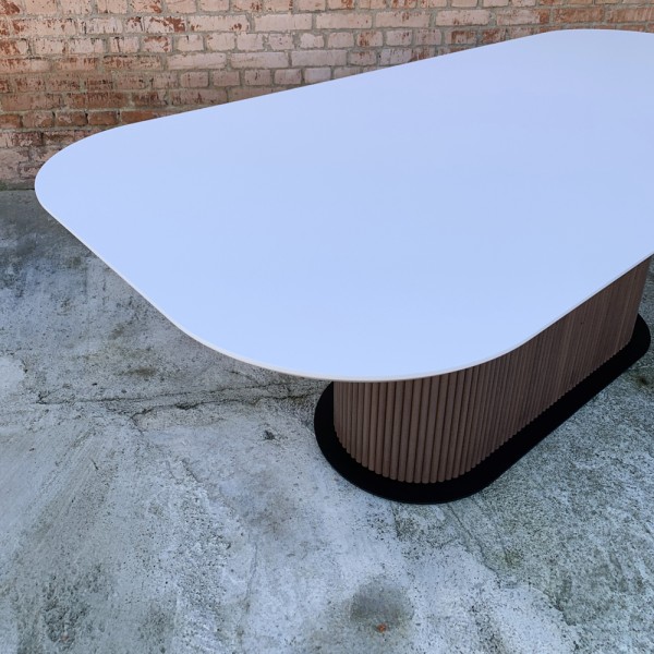 Прямокутний стіл HPL з овальною основою на пластині (Arpa 0028 Erre)