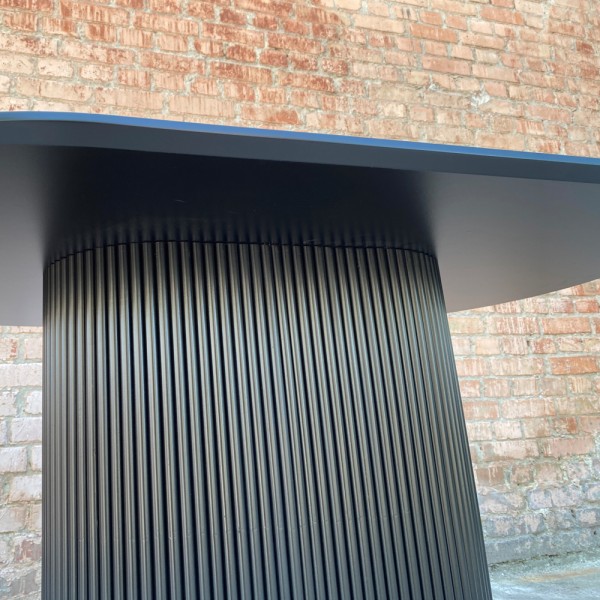 Овальний стіл HPL Овальна основа з нагелів (Сланець Юрський антрацит)