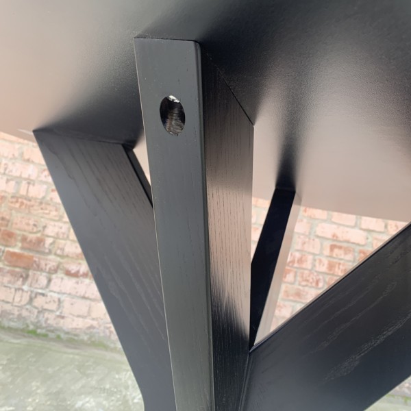 Обідній круглий стіл з HPL NEO (Чорний) – Ідеальний вибір для вашого інтер'єру