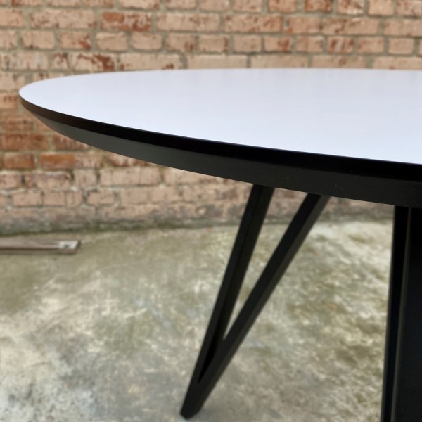 Круглий стіл HPL Arrows (Arpa 0249 ERRE) для вашого інтер'єру