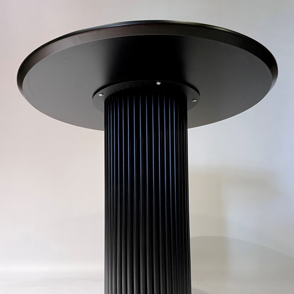 Круглий стіл HPL Циліндр з нагелів на пластині (Чорний)