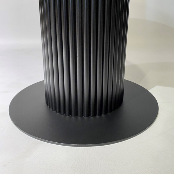 Круглий стіл HPL Циліндр з нагелів на пластині (Чорний)