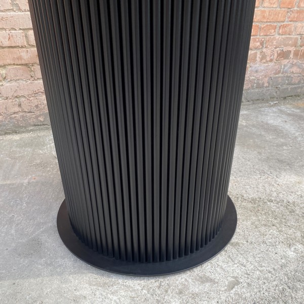 Круглий розкладний стіл HPL Циліндр з нагелів на пластині