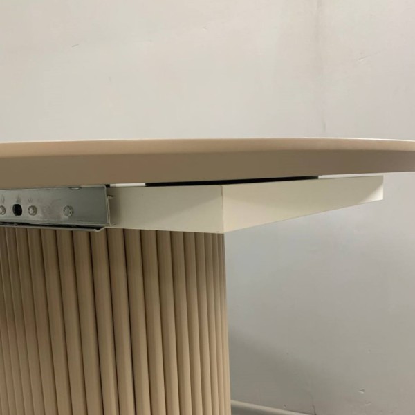 Розкладний овальний стіл HPL Овальна основа з нагелів на пластині (ARPA Mika 3327)