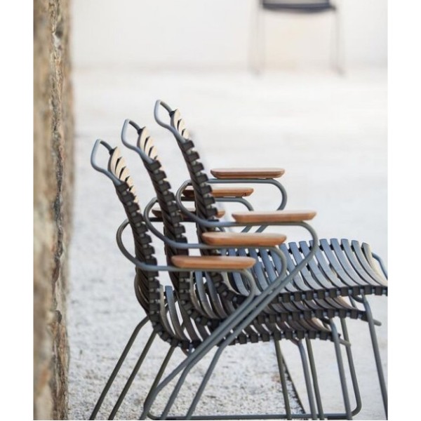 Стілець Click з дерев'яними підлокітниками — сучасний стиль та комфорт