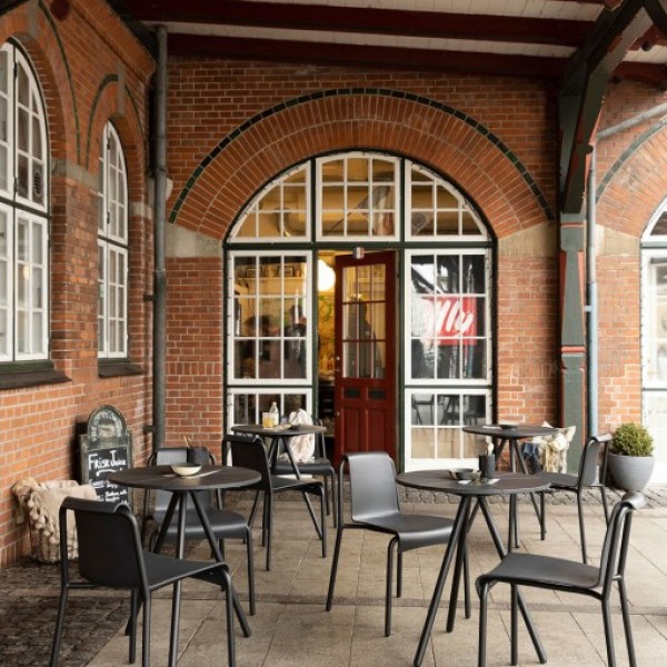 Стілець обідній Nami — зручність і стиль для вашої кухні або саду