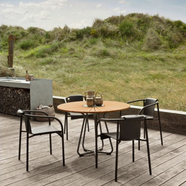 Стіл Circle D110 — ідеальний вибір для вашої кухні чи саду