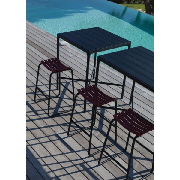 Барний стіл Four — сучасний та стильний