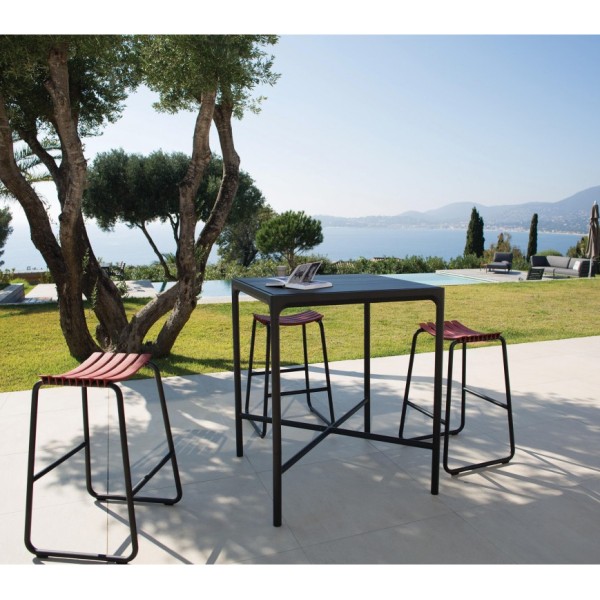 Барний стіл Four — сучасний та стильний