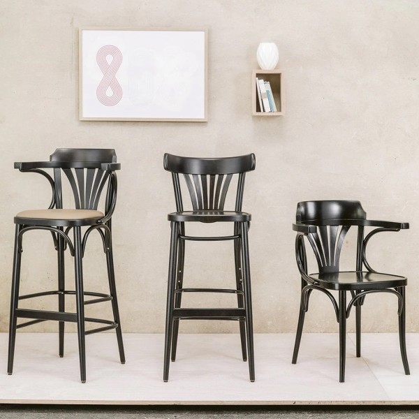 Дерев'яне крісло 024 323-024 з м'яким сидінням