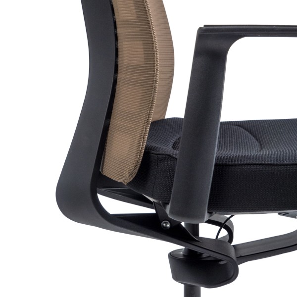 Крісло Interstuhl PUREis3 PU213 для комфорту вашого офісу