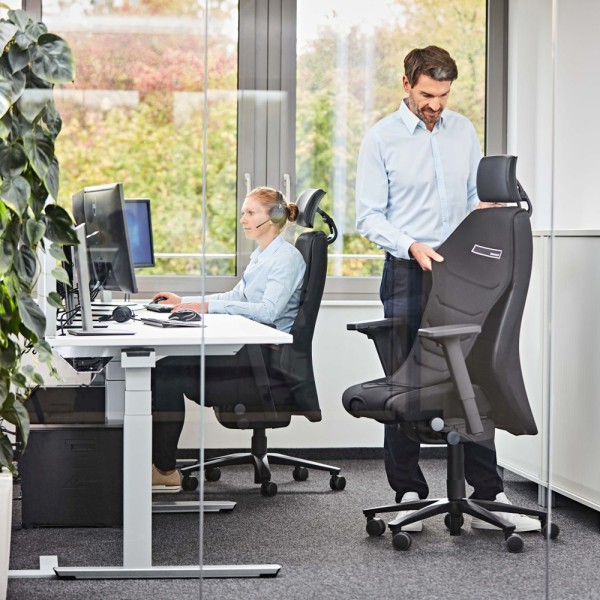 Крісло TWENTYFOUR TF118 — сучасне офісне крісло з підтримкою попереку