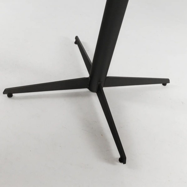 Стіл Spring в шпоні: ідеальний вибір для кухні та кафе