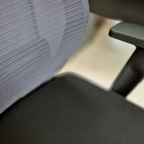 Крісло поворотне Icar — комфортабельне рішення для вашого офісу