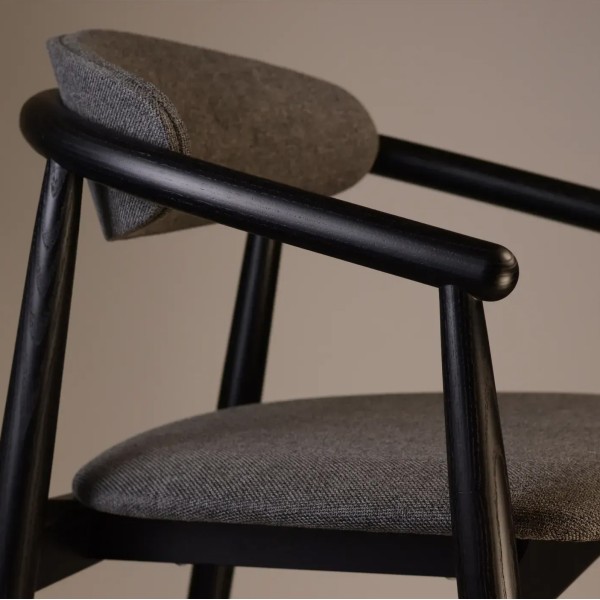 Напівбарний стілець Mamont soft чорний