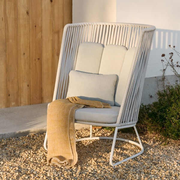 Крісло Saconca з високою спинкою – комфорт та стиль для вашого саду