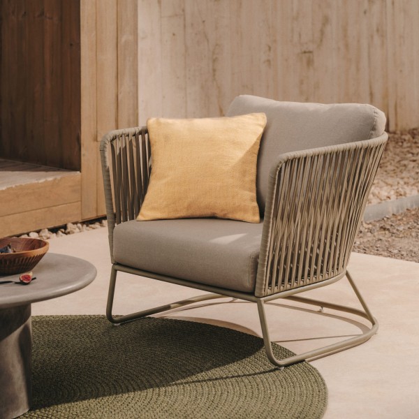 Крісло Saconca – комфорт для вашого саду та вулиці