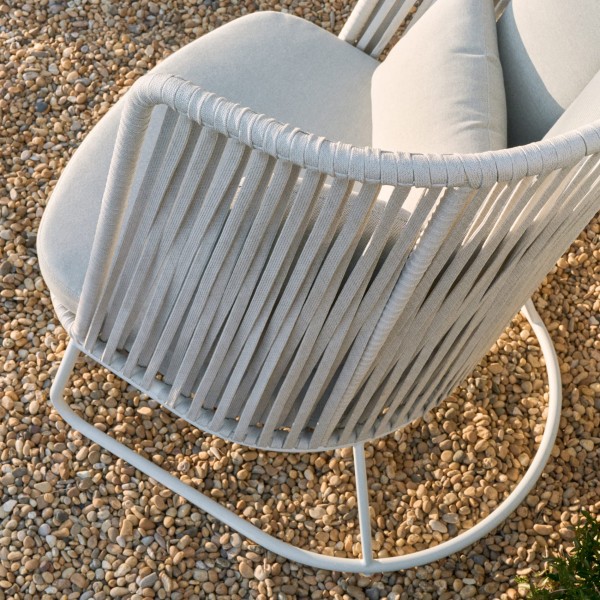 Крісло Saconca – комфорт для вашого саду та вулиці