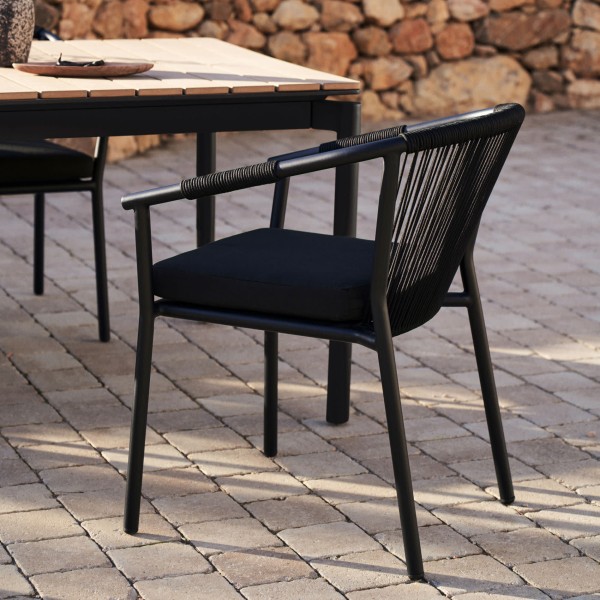 Стілець Xelida – сучасний комфорт для дому та саду