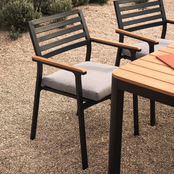 Стілець Bona – Для Вашої кухні та саду