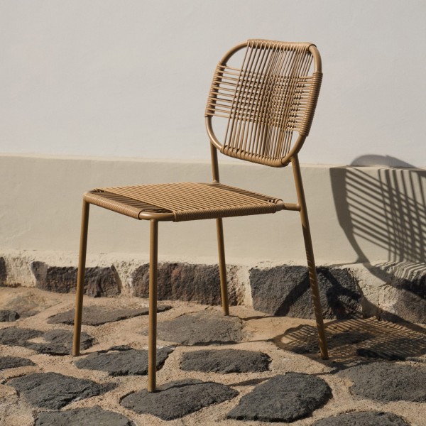 Стілець Talaier - комфорт та стиль для вашого інтер'єру та саду