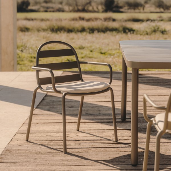 Стілець Joncols - металевий стілець для кухні та саду