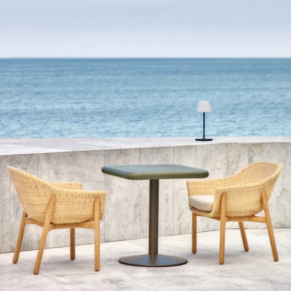 Стіл Esilda - стильний стіл для кухні та вулиці