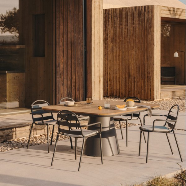 Стіл Tudons для вашої кухні та саду