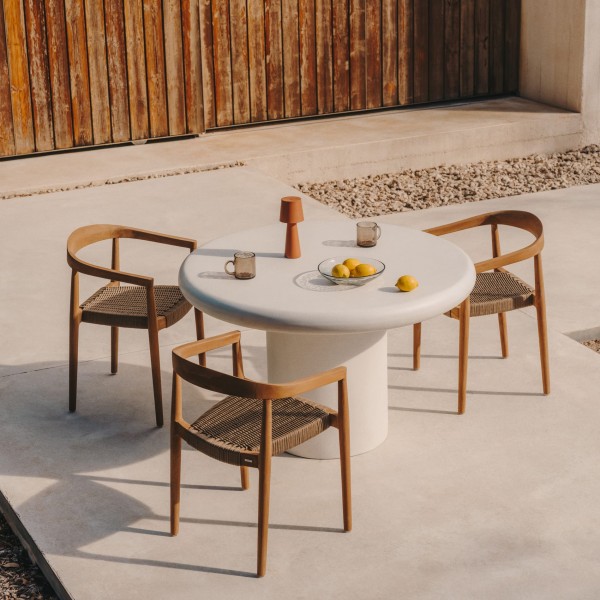 Круглий стіл Addaia – стиль і функціональність для вашого саду чи кухні