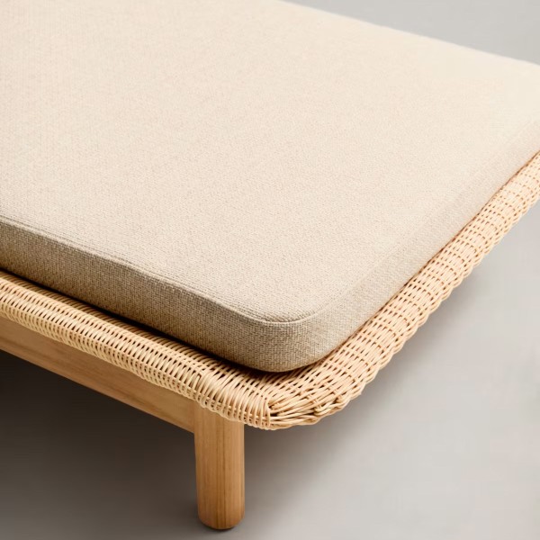 Шезлонг Galea для комфортного відпочинку в саду та на вулиці