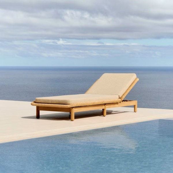 Шезлонг Galea для комфортного відпочинку в саду та на вулиці