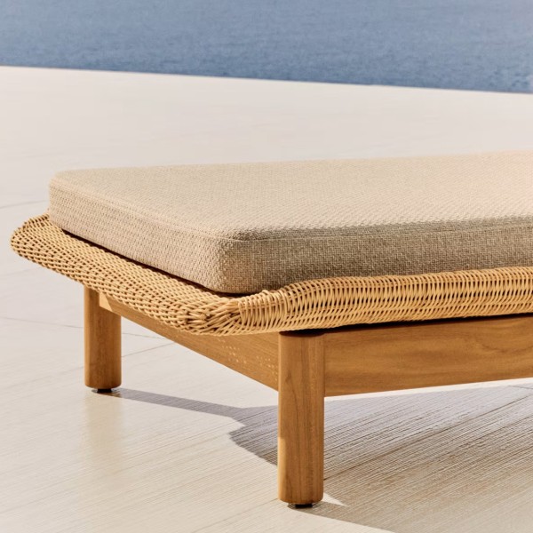 Шезлонг Galea для комфортного відпочинку в саду та на вулиці