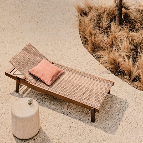 Шезлонг Itani – елегантна зручність для вашого саду