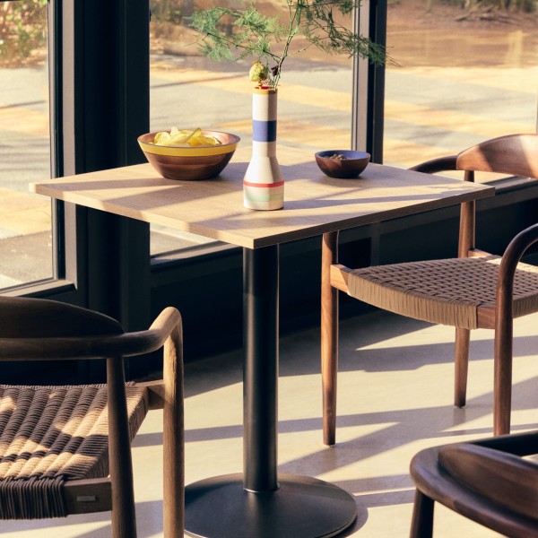 Стіл Dina з меламіну з круглою основою – стиль та зручність для вашого інтер'єру