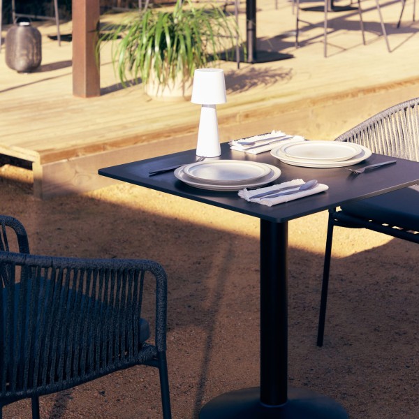 Стіл Dina з круглою основою для кухні та саду