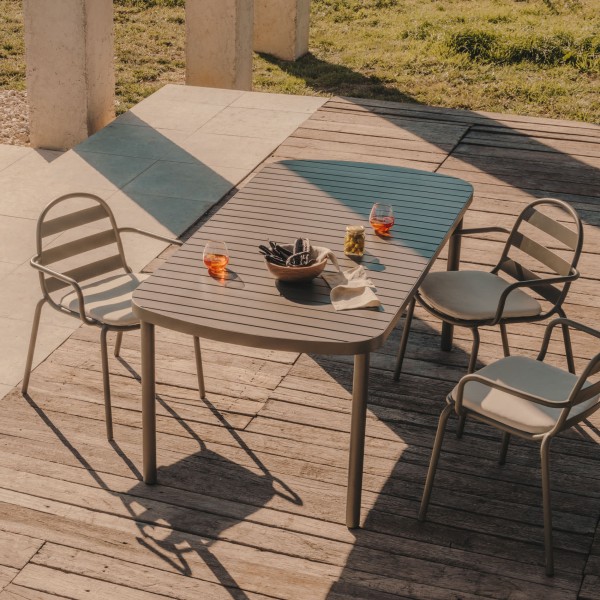 Стіл Joncols - Ідеальний вибір для кухні та саду