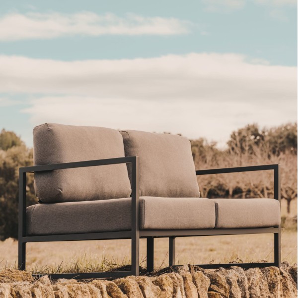 Диван 2-місний Comova – для вашого комфорту на вулиці