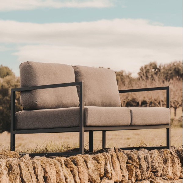 Диван 2-місний Comova – для вашого комфорту на вулиці