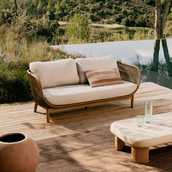 Диван Catalina – стильний вибір для вашого саду та вулиці