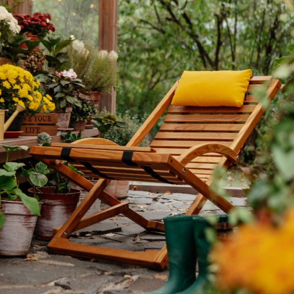 Крісло-шезлонг Wood Chalet swing – комфорт та елегантність для вашого саду