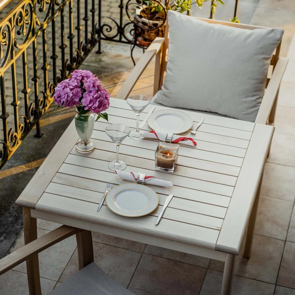 Стіл Legato 80x80 – ідеальний вибір для кухні та саду