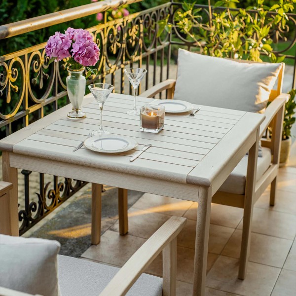 Стіл Legato 80x80 – ідеальний вибір для кухні та саду
