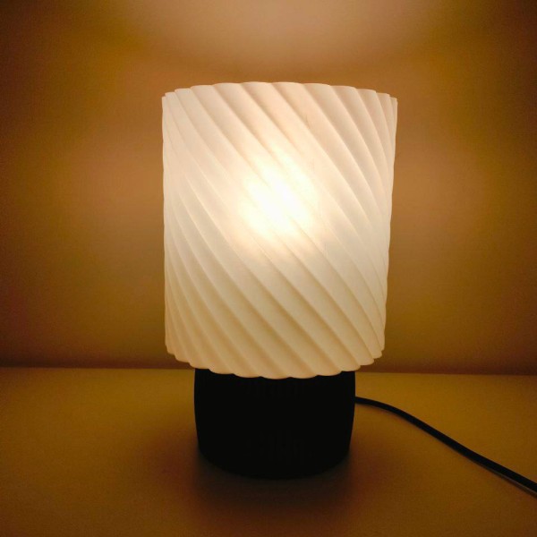 Настільна лампа Твіст – стильне рішення для вашого інтер'єру