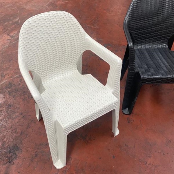 Стілець пластиковий ротанг Міла для дому та вулиці