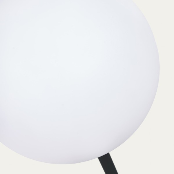 Підлоговий світильник Dinesh — енергоефективне освітлення