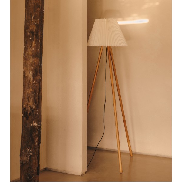 Торшер Benicarlo – стильне дерево та тканина для вашого дому
