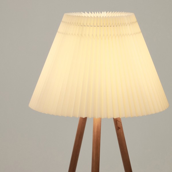 Торшер Benicarlo – стильне дерево та тканина для вашого дому