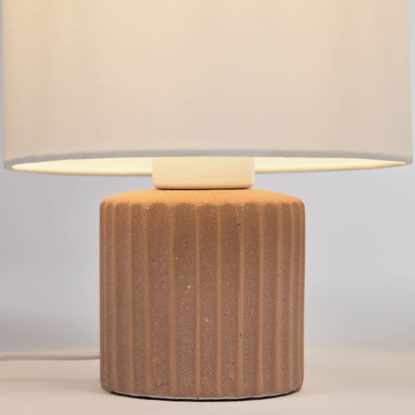 Настільна лампа Eshe — стильне освітлення для вашого дому